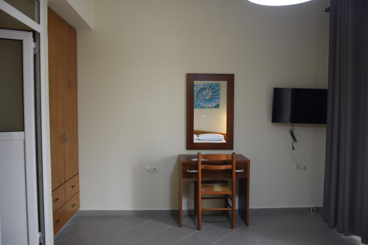 Zotos Apartment Химара Экстерьер фото